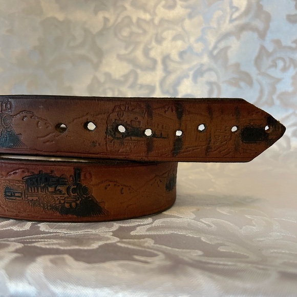 Vintage Crosman Air, Coleman Company, By Century Canada, hand-tooled belt - Picture 4 of 5